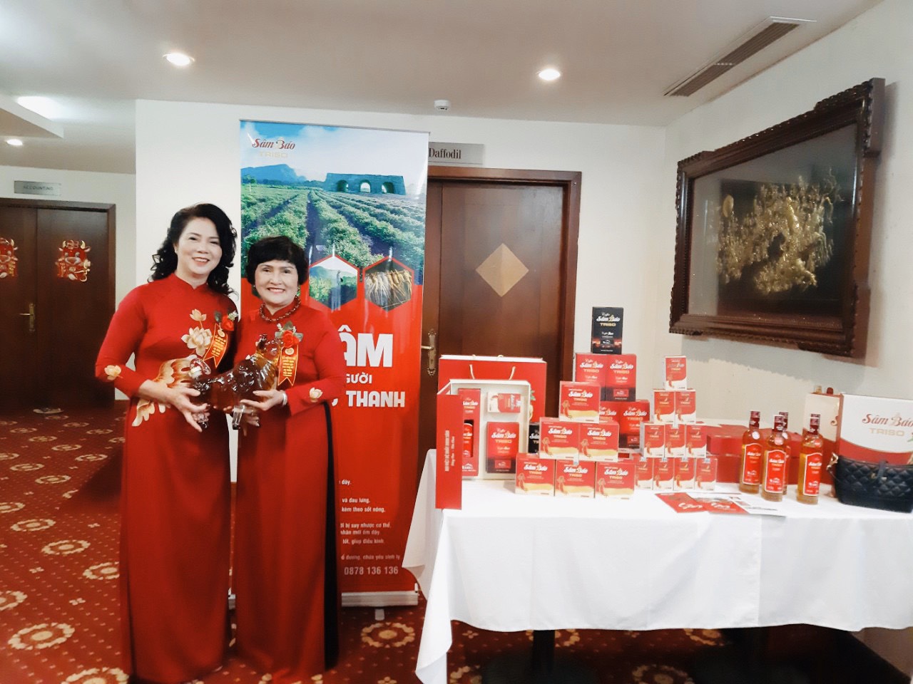 Sâm Báo Triso tài trợ quà tặng tại Lễ công bố quyết định thành lập Câu lạc bộ phụ nữ họ Trần Việt Nam